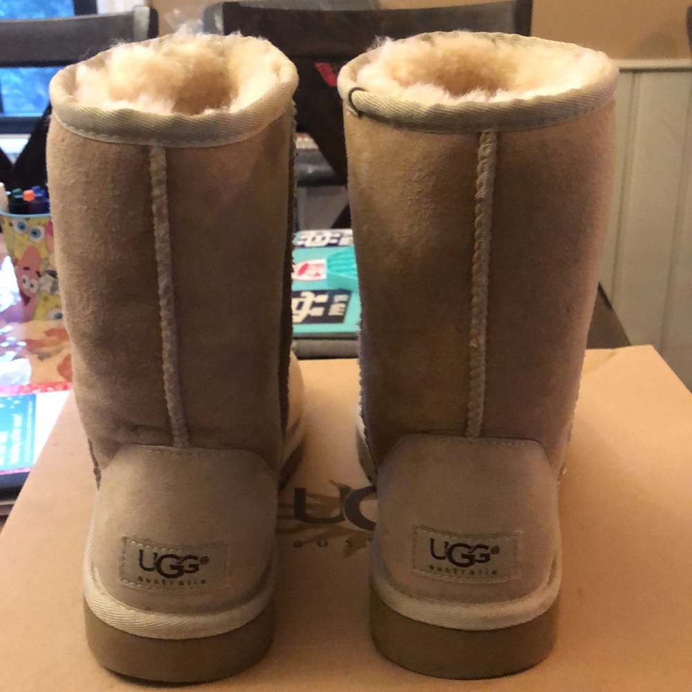 Classic Sand Uggs Size 5